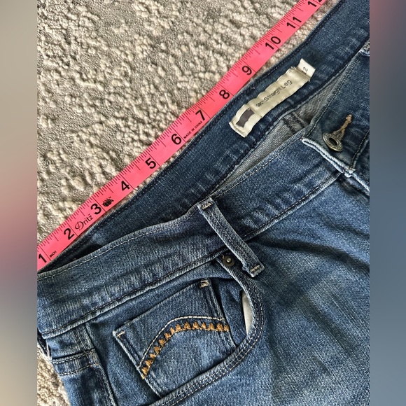 Levi's women’s straight leg Blue Jeans - Picture 3 of 7